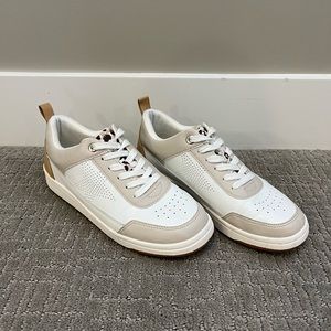 Universal Thread Leopard Shoe